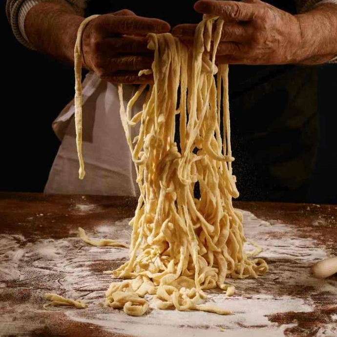 Handgemaakte, traag gedroogde pasta volgens Italiaanse familietraditie.