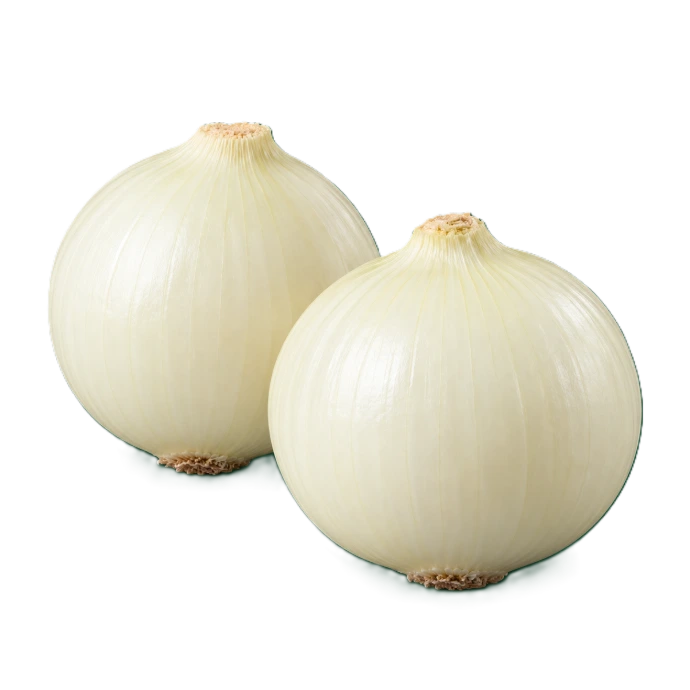 Twee gepelde uien voor de Napolitaanse pastasaus