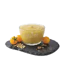 kelvini-mutti-pesto-giallo-di-pomodoro-180g-gepresenteerd-in-schaaltje-op-leisteen.webp