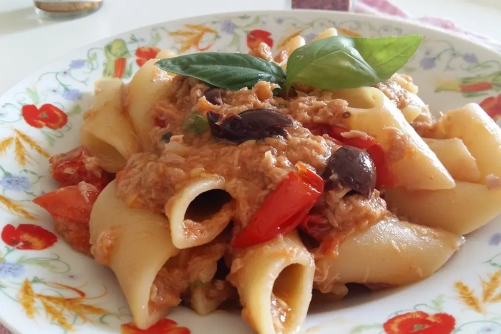 pennoni-con-sugo-di-tonno.webp